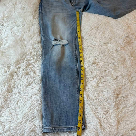 KanCan Clanton High Rise Fray Mom Blue Jeans Size: 7 / 27 - Picture 6 of 10